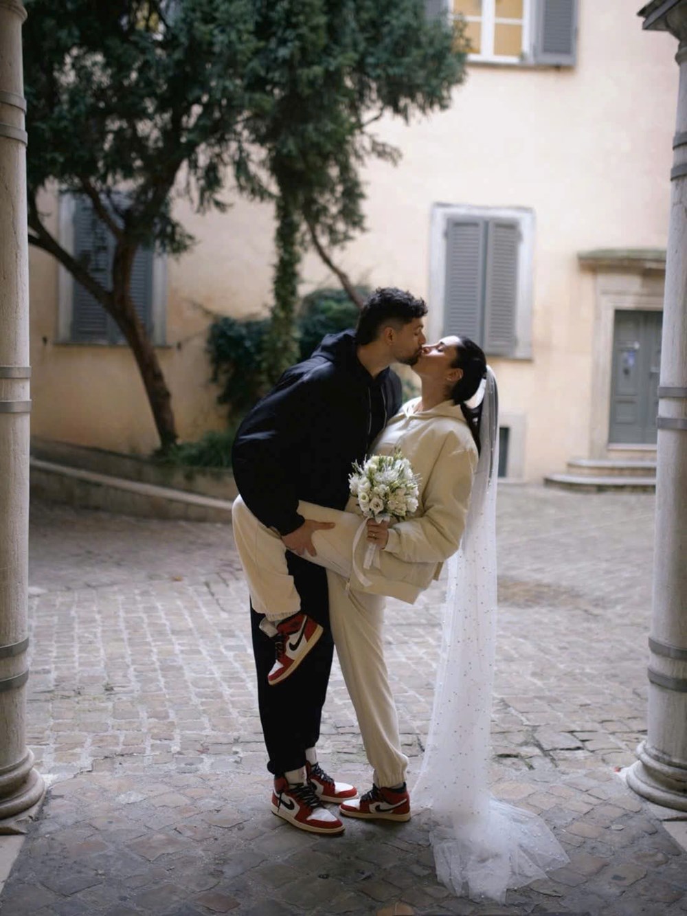 Cuộc sống đẳng cấp sau ánh hào quang của ngôi sao bóng rổ quyến rũ nhất hành tinh - ảnh 3