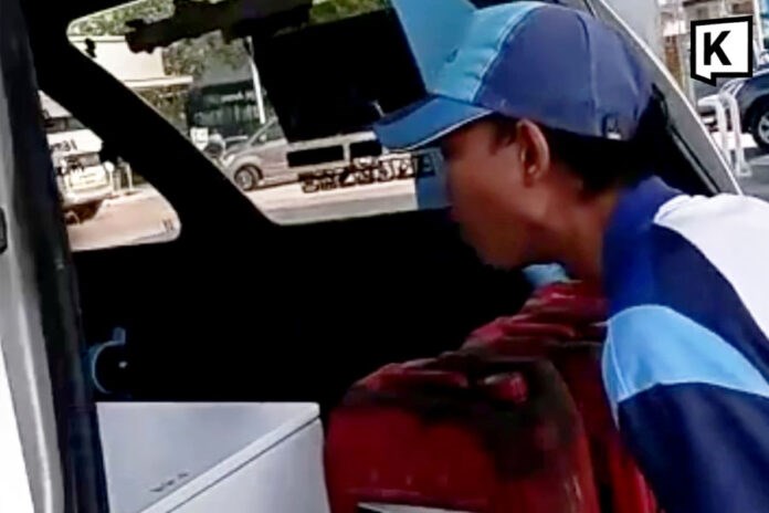 Thái Lan: Bị từ chối bán dầu, người đàn ông quay lại với quan tài chứa thi thể - ảnh 1