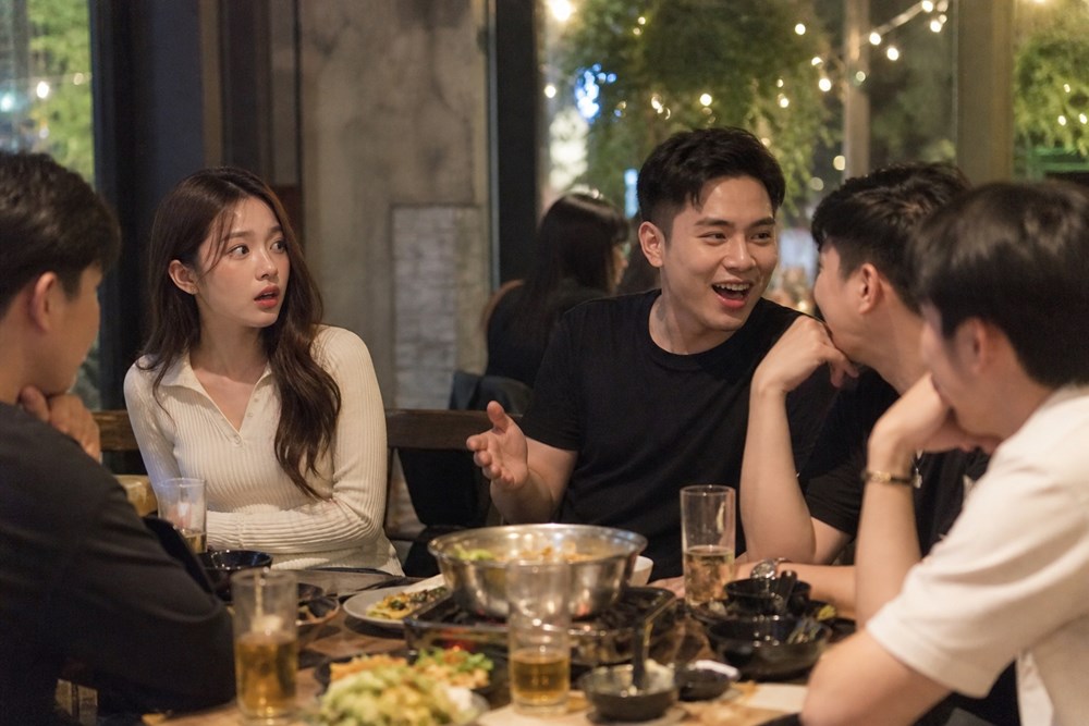 Vừa nghỉ việc lương cao, bạn trai cắt liên lạc 2 ngày rồi bất ngờ tuyên bố sốc trong buổi liên hoan nhóm - ảnh 1