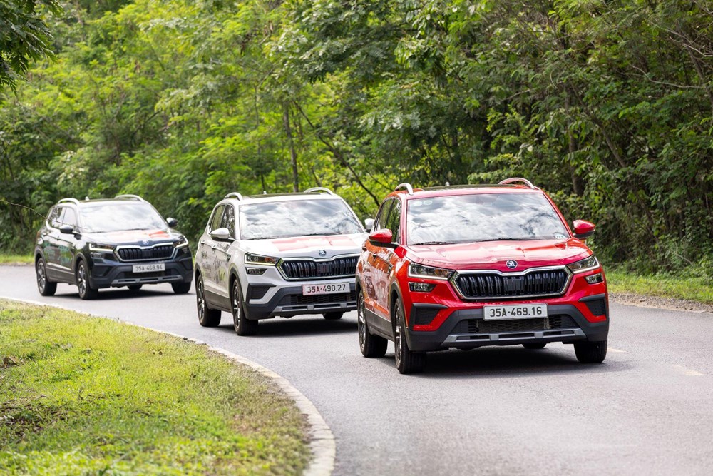 “Đặt lốp” đến 4 điểm cực Việt Nam bằng Skoda Kushaq, người lái nhận xét: Đi đường đá sỏi, lộ rõ chất xe - ảnh 2