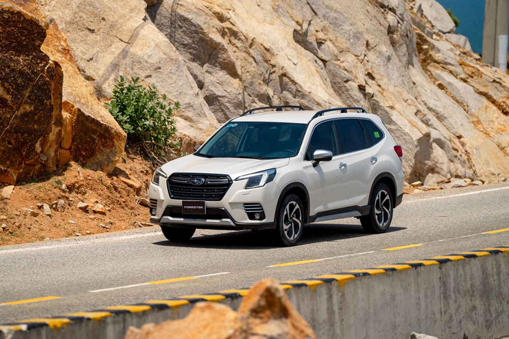 SUV Nhật ngang cỡ CX-5 bất ngờ giảm giá 300 triệu đồng - ảnh 1