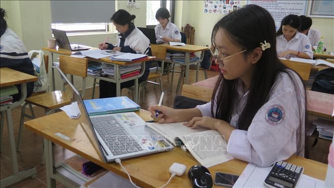 Giờ tự ôn luyện trên lớp của học sinh Trường THPT Dân tộc nội trú tỉnh Lào Cai.