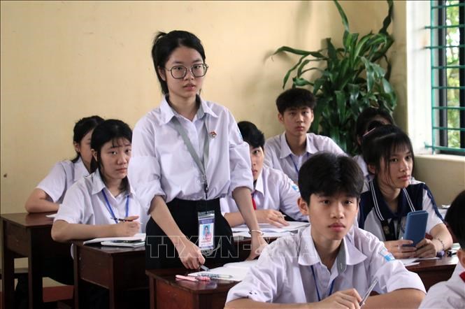 Học sinh Trường THCS Kim Thái (Vụ Bản, Nam Định) trong buổi ôn tập chuẩn bị cho\nkỳ thi tuyển sinh lớp 10 Trung học phổ thông.