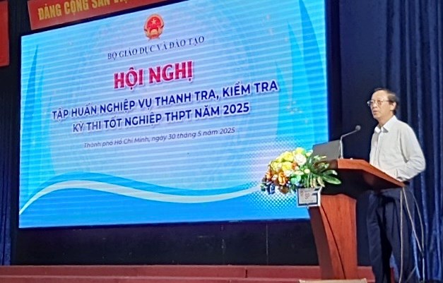 Thứ trưởng Bộ Giáo dục và Đào tạo Phạm Ngọc Thưởng phát biểu tại Hội nghị.