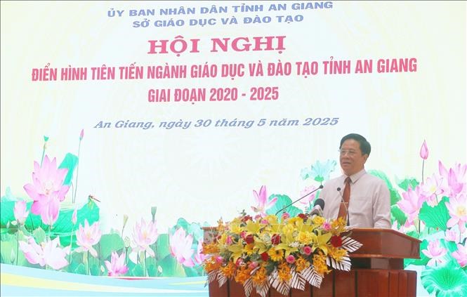 Chủ tịch UBND tỉnh An Giang Hồ Văn Mừng phát biểu tại buổi lễ.
