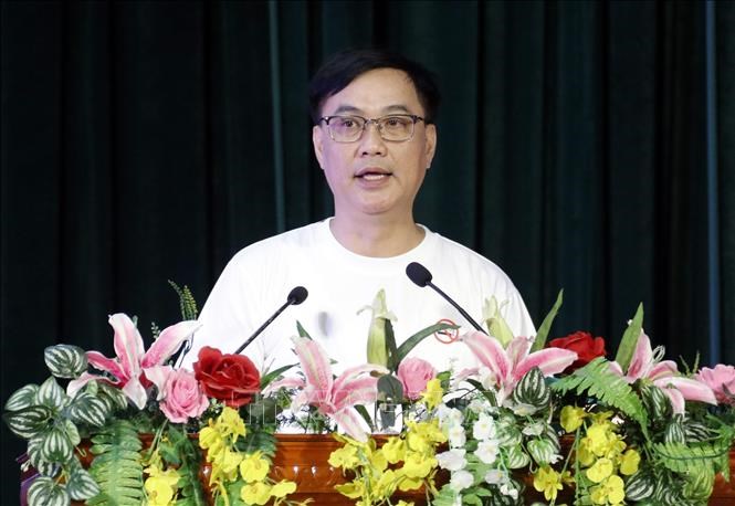 Phó Chủ tịch Thường trực Liên đoàn Lao động tỉnh Bắc Giang Nguyễn Mạnh Hùng phát biểu hưởng ứng.