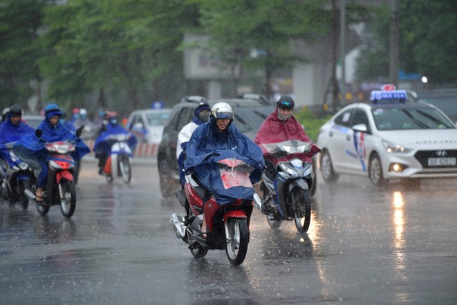 Khu vực Bắc Bộ chiều tối có mưa rào và dông rải rác, cục bộ có nơi mưa to.