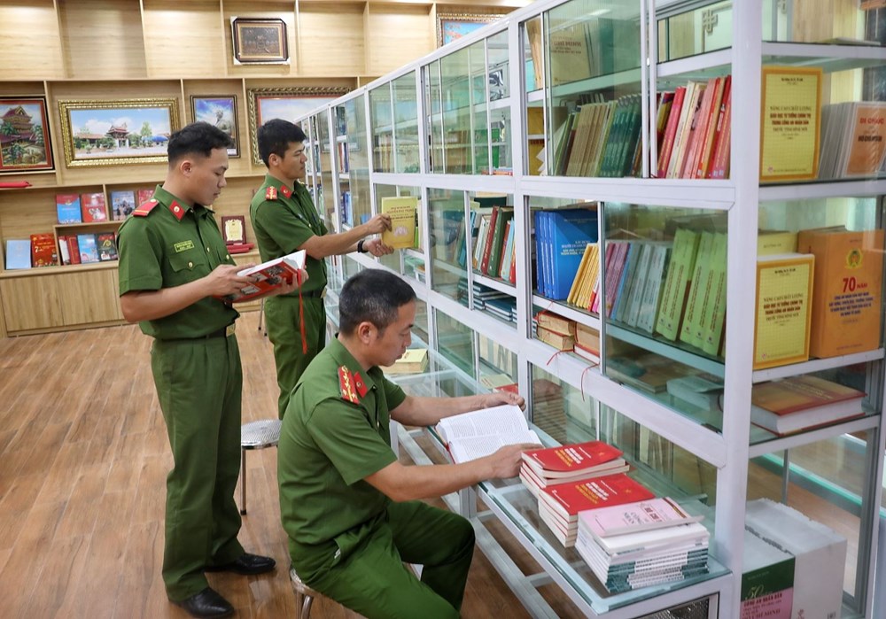 Thư viện cộng đồng tại Khu lưu niệm Sáu Điều Bác Hồ dạy Công an Nhân dân.