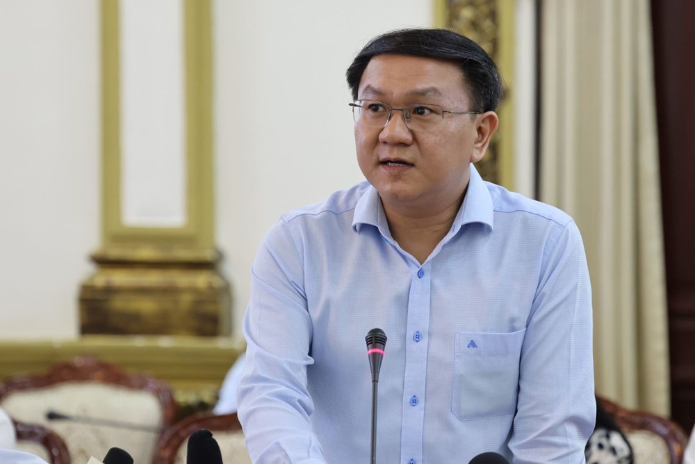 Ông Lâm Đình Thắng, Giám đốc Sở KH&CN TP Hồ Chí Minh báo cáo tại phiên họp kinh tế - xã hội TP Hồ Chí Minh tháng 5/2025.