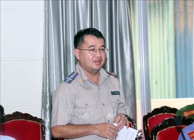 Ông Nguyễn Thanh Hà, Phó Cục trưởng Cục Thi hành án dân sự TP Hồ Chí Minh báo cáo tình hình triển khai Luật Thi hành án dân sự trên địa bàn Thành phố.