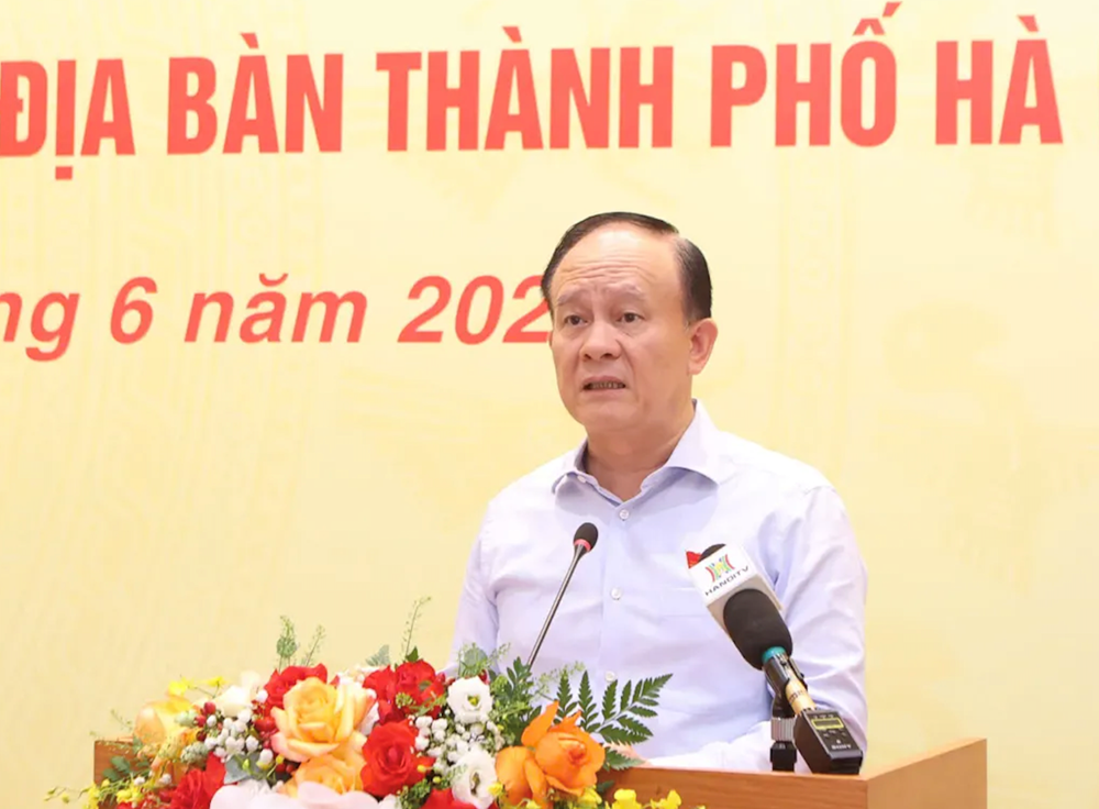 Chủ tịch HĐND TP Hà Nội Nguyễn Ngọc Tuấn phát biểu tại phiên giải trình.