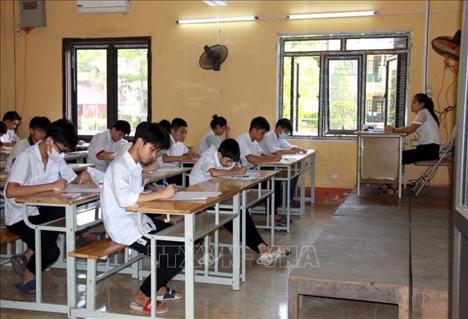 Thí sinh dự thi tại điểm thi tại thành phố Hưng Yên. Ảnh tư liệu: Đinh Văn Nhiều/TTXVN