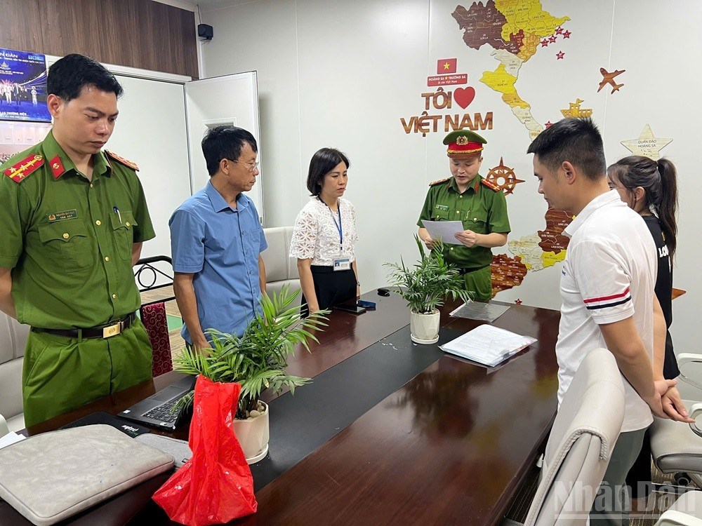 Đọc Quyết định khởi tố bị can đối với Vũ Quang Thuận về tội 