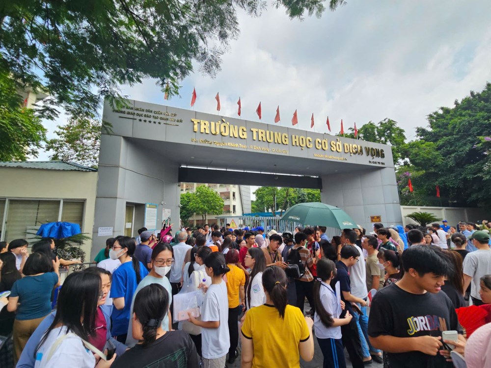 Các em thí sinh sau bài thi cuối cùng.