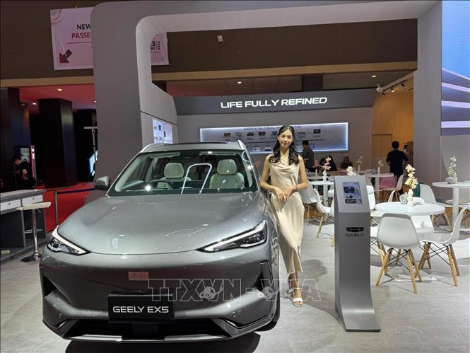 Sản phẩm ô tô của hãng xe Geely, Trung Quốc. Ảnh: Văn Phong/PV TTXVN tại Indonesia
