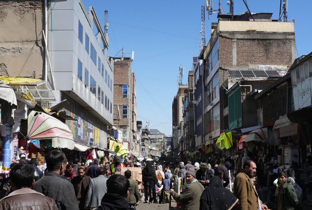 Người dân tại một khu chợ ở Kabul, Afghanistan. Ảnh: THX/TTXVN