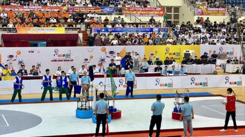 Ngay sau lễ khai mạc, các đội tuyển thuộc bảng A và B đã bước vào thi đấu với những màn trình diễn ấn tượng, kỹ thuật.