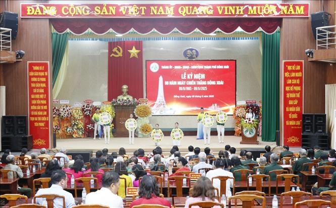 Quang cảnh Lễ kỷ niệm 60 năm chiến thắng Đồng Xoài (9.6.1965 - 9.6.2025). Ảnh: Nhật Bình/TTXVN.