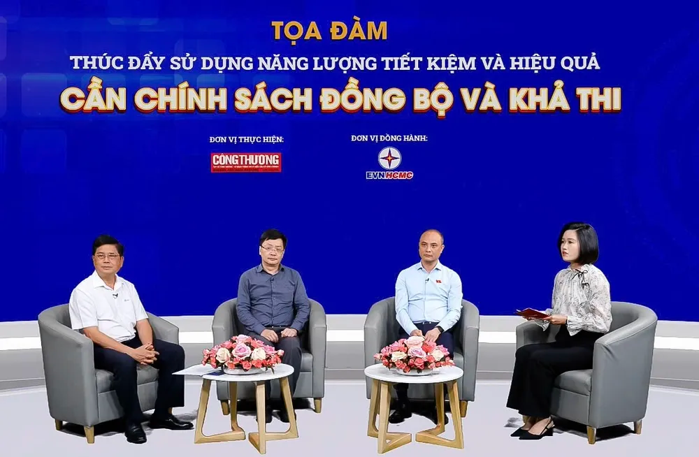 Các đại biểu dự tọa đàm sáng 5-6