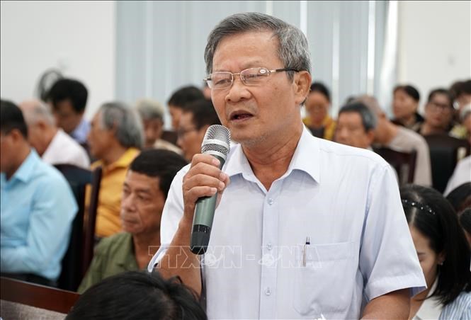 Cử tri Hoàng Minh Hòa (quận Hải Châu, thành phố Đà Nẵng) phát biểu ý kiến.