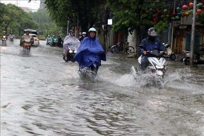 Mưa lớn gây ngập nhiều tuyến đường ở thành phố Huế (ảnh tư liệu).