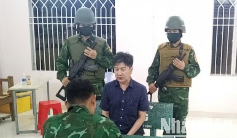 Phạm Mạnh Tân bị lực lượng chức năng bắt giữ.