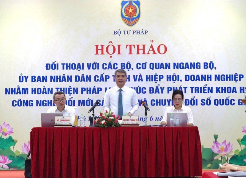 Thứ trưởng Bộ Tư pháp Nguyễn Thanh Tú phát biểu tại hội thảo