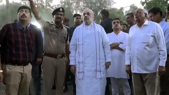Bộ trưởng Amit Shah đến hiện trường vụ tai nạn. Ảnh: HINDUSTAN TIMES