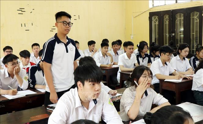 Học sinh Trường Trung học Phổ thông Trực Ninh (Trực Ninh, Nam Định) ôn tập.