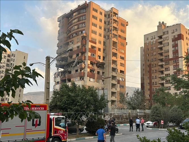 Iran cáo buộc Mỹ chịu trách nhiệm về vụ tấn công của Israel, Mỹ phủ nhận liên quan - ảnh 1