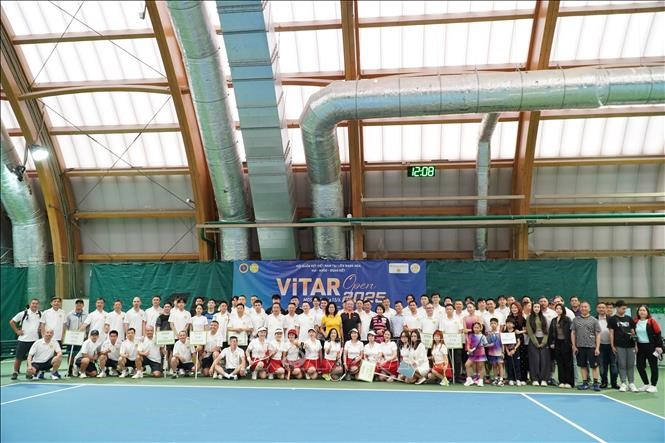Các tay vợt tham gia Giải quần vợt VITAR Open hè 2025.