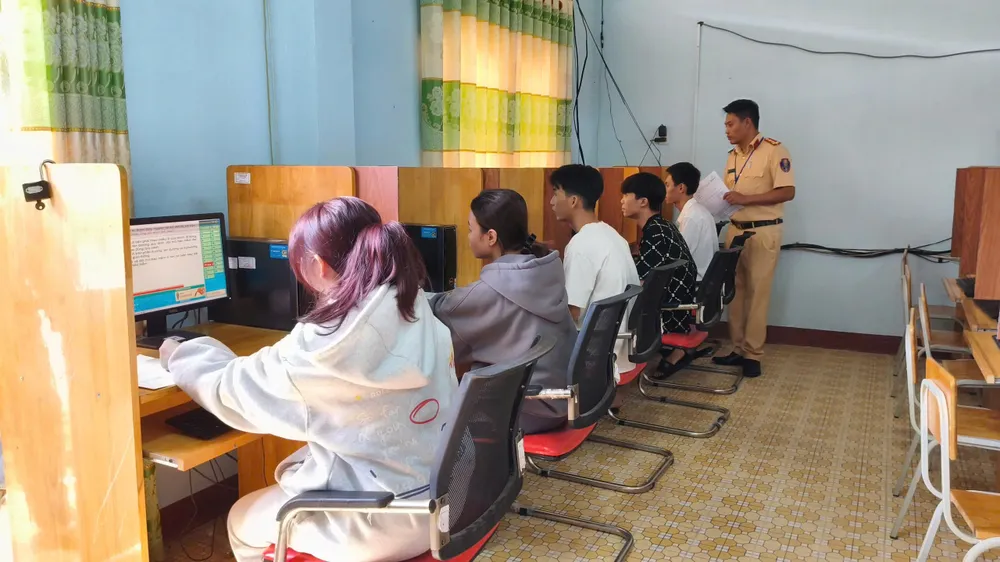 Các thí sinh tham gia phần thi lý thuyết