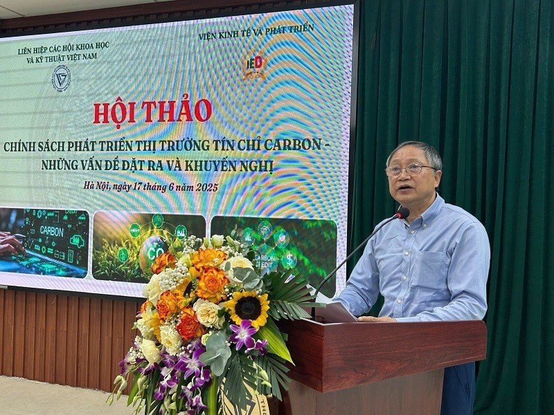 Phó Giáo sư, Tiến sĩ Hoàng Văn Phụ, Chủ tịch Hội đồng khoa học Viện Kinh tế và Phát triển phát biểu.