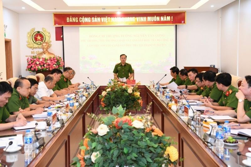 Thứ trưởng Công an Nguyễn Văn Long làm việc với C04.