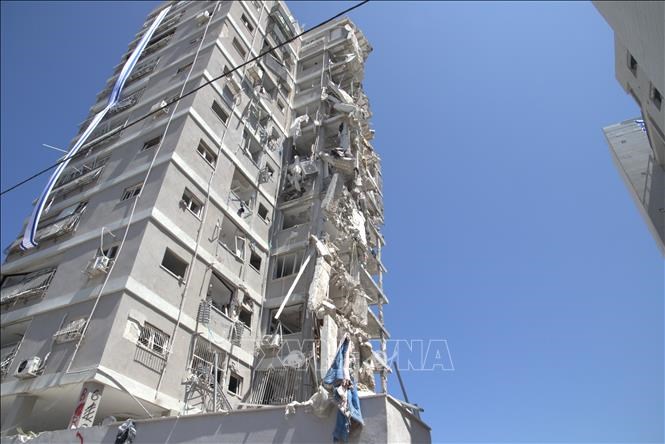 Cuộc tấn công đã phá hủy 61 tòa nhà, khiến ít nhất 9 người thiệt mạng và gần 200 người bị thương. Ảnh: Thanh Bình/PV TTXVN tại Israel