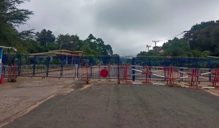 Một trong 2 cửa khẩu của Campuchia ở tỉnh Udor Meanchey bắt đầu đóng vào sáng 22-6. Ảnh: KHMER TIMES