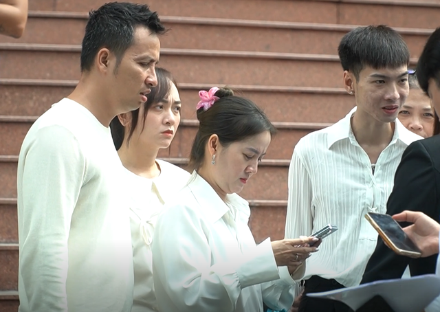 Bà Võ Thị Hồng Loan và đại diện tại phiên tòa phúc thẩm.