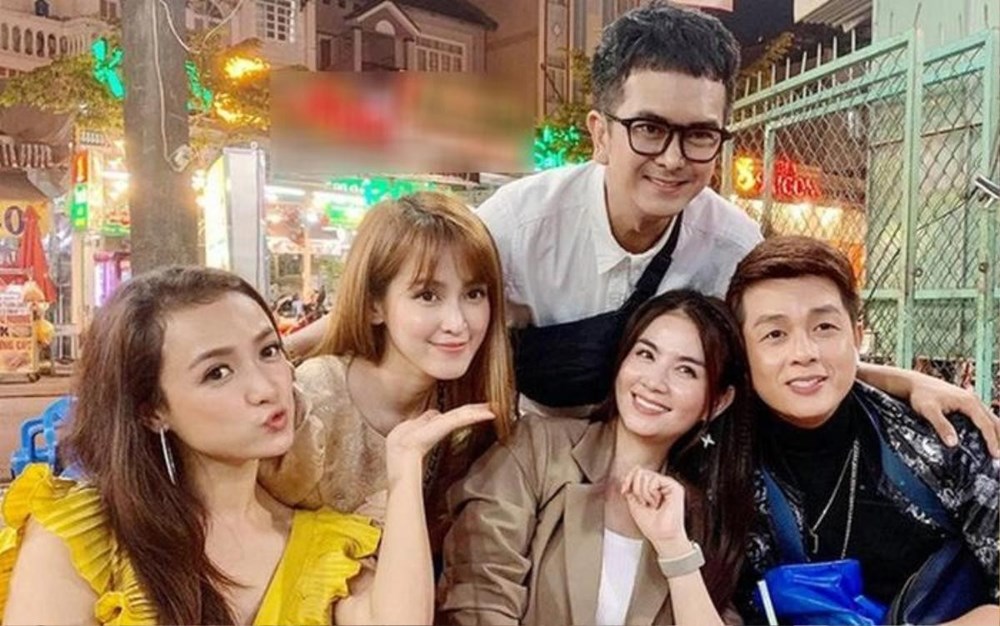 Nhắc về cuộc sống độc thân ở tuổi 42, Hòa Hiệp nói anh không cô đơn vì bên cạnh có rất nhiều người.