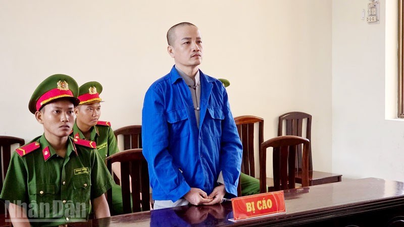Bị cáo Nguyễn Phú Xuân. (Ảnh: VĂN VŨ)