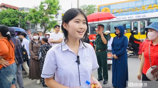 Thí sinh Trương Thị Kim Ngân tự tin với bài thi của mình.