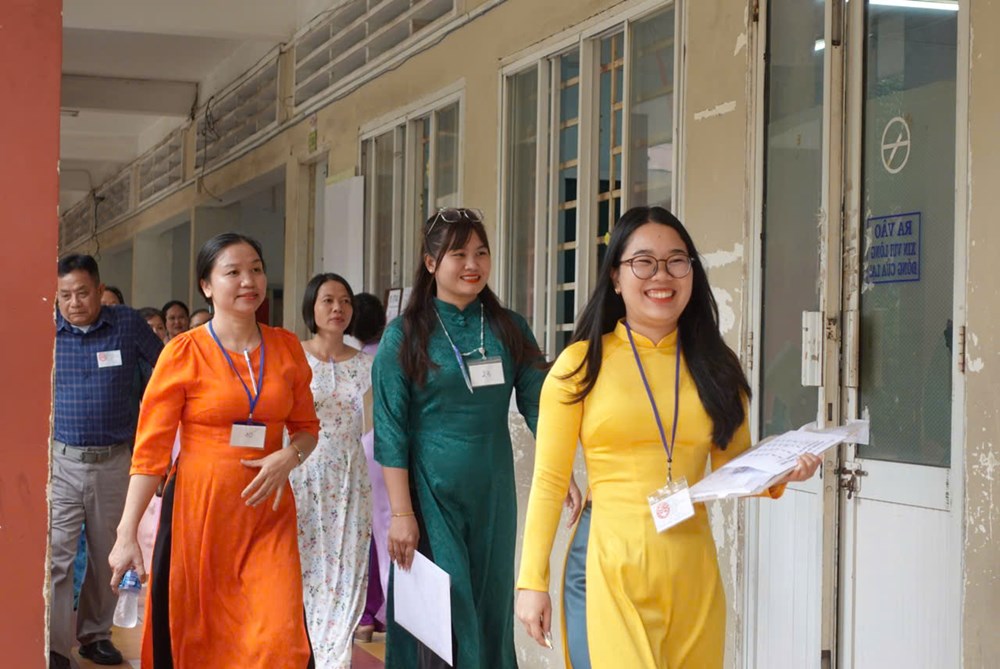 Lần đầu tiên kỳ thi tốt nghiệp THPT có hai quy chế, hai bộ đề thi cho hai đối tượng dự thi sẽ khiến các cán bộ coi thi phải vất vả hơn trước. Ảnh: Đan Phương
