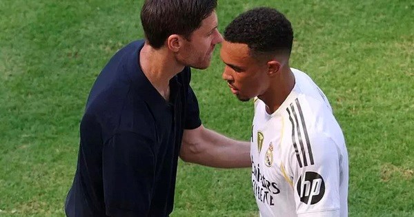 Xabi Alonso thử nghiệm Trent Alexander-Arnold tại Club World Cup - ảnh 1