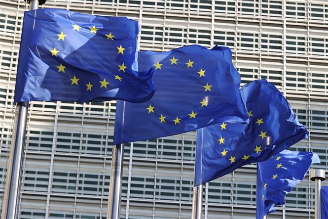 Cờ Liên minh châu Âu (EU) tại Brussels, Bỉ. Ảnh: THX/TTXVN