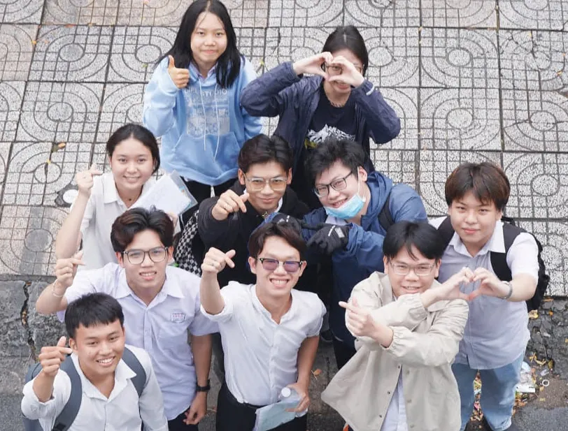 Thí sinh thi tại điểm thi Trường THPT chuyên Lê Hồng Phong (TPHCM) tự tin sau khi kết thúc các môn thi tự chọn. Ảnh: HOÀNG HÙNG