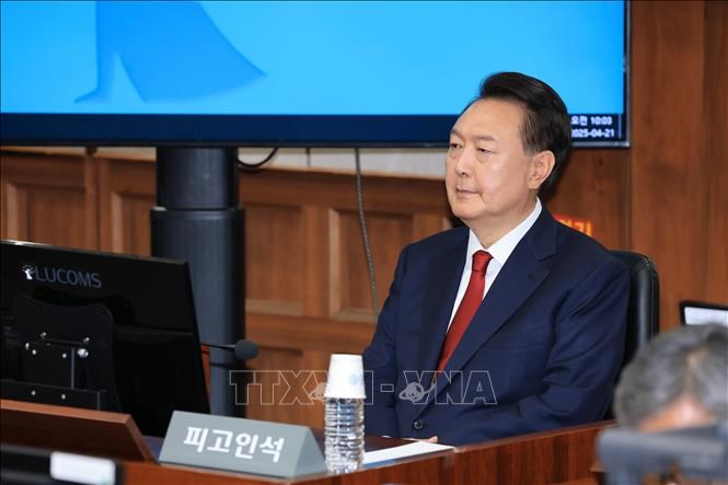 Tổng thống Hàn Quốc Yoon Suk Yeol trong phiên điều trần tại Toà án quận trung tâm Seoul, ngày 21.4.2025. Ảnh: THX/TTXVN