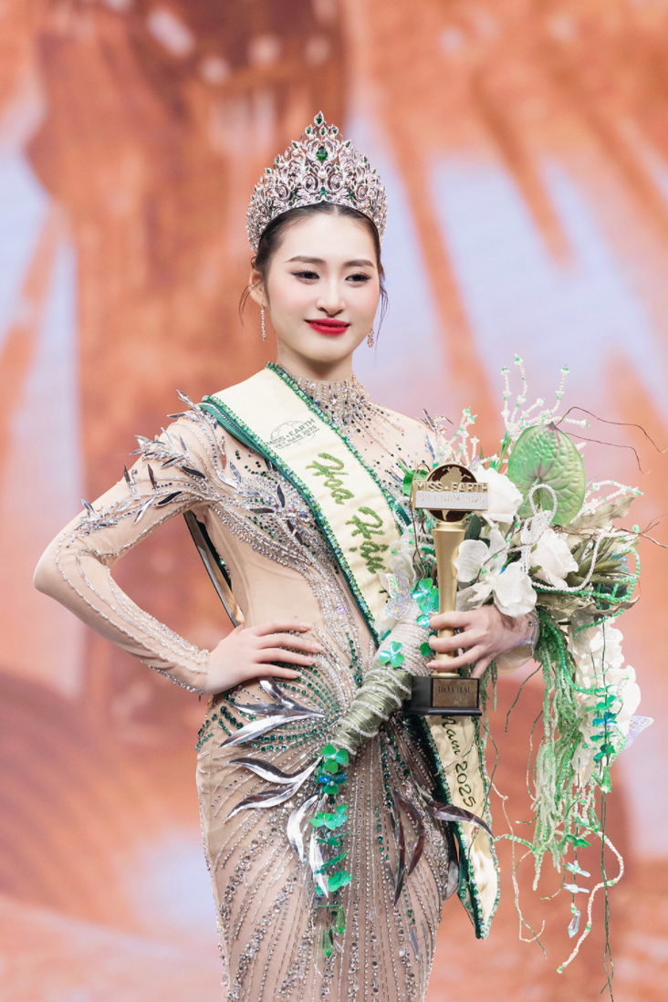 Ngô Thị Trâm Anh đăng quang Hoa hậu Trái đất Việt Nam 2025. Ảnh: BTC