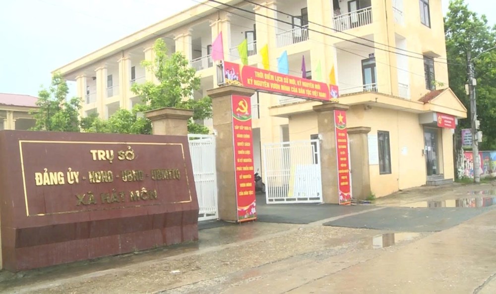 Trụ sở của xã Hát Môn mới được đặt tại trụ sở của Đảng ủy, UBND xã Tam Thuấn cũ. Ảnh: Thanh Thủy