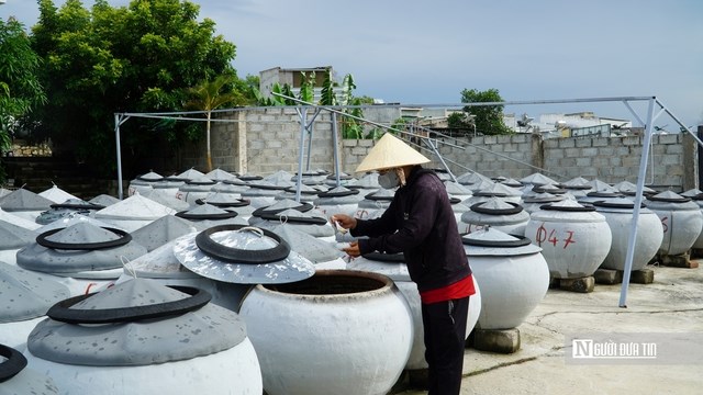 Làm nước mắm truyền thống ở Tp.Phan Thiết.