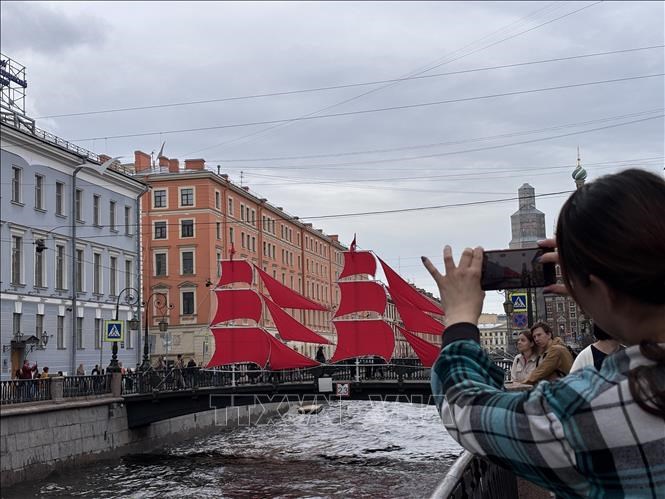 Lễ hội Cánh buồm đỏ thắm tại St.Petersburg.