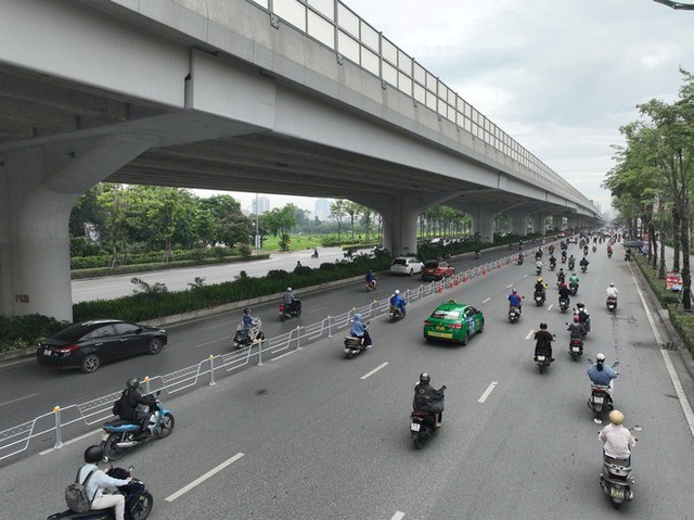 Chính thức phân làn riêng ô tô, xe máy trên đường Phạm Văn Đồng từ 4.7